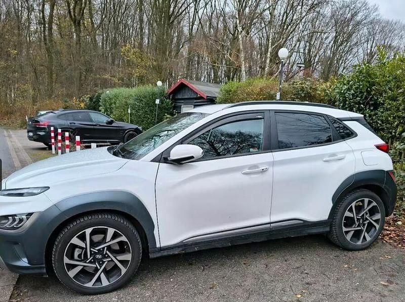 Biały Używany 2023 Hyundai Kona SUV | 83 000 zł (Dobra cena) - Obraz 1/4