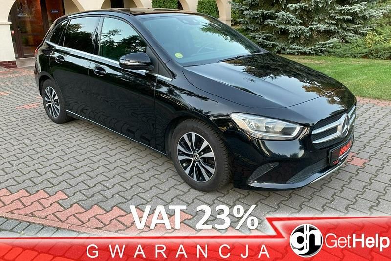 Czarny Używany 2020 Mercedes B180 Minivan | 75 000 zł (Uczciwa cena) - Obraz 1/4