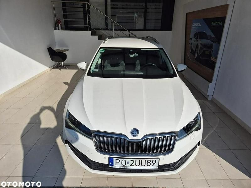 Używany Skoda Superb 150 KM (110 kW) 2021 Biały Kombi