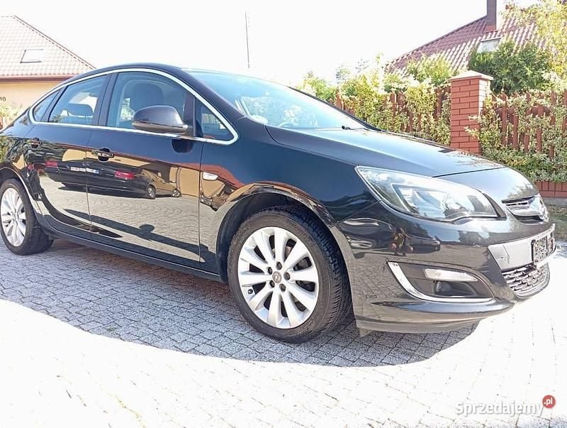 Czarny Używany 2014 Opel Astra Sedan/Limuzyna | 25 950 zł (Dobra cena) - Obraz 1/4
