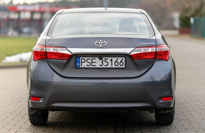 Używany Toyota Corolla 2014 Szary Sedan/Limuzyna