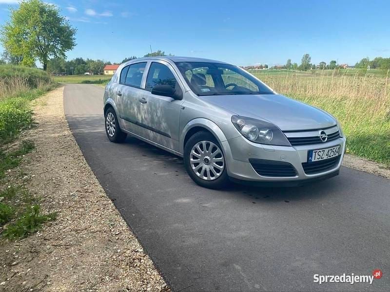 Srebrny Używany 2004 Opel Astra Hatchback | 7500 zł (Uczciwa cena) - Obraz 1/4