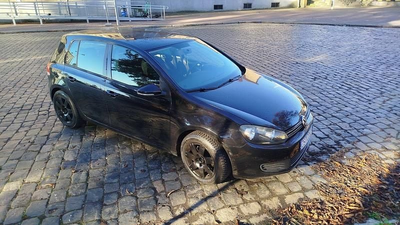 Czarny Używany 2009 VW Golf VI Hatchback | 9900 zł (Dobra cena) - Obraz 1/4
