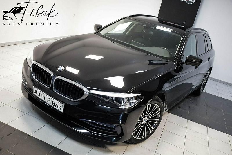 Czarny (metalik) Używany 2019 BMW 125 Hatchback | 109 900 zł - Obraz 1/4
