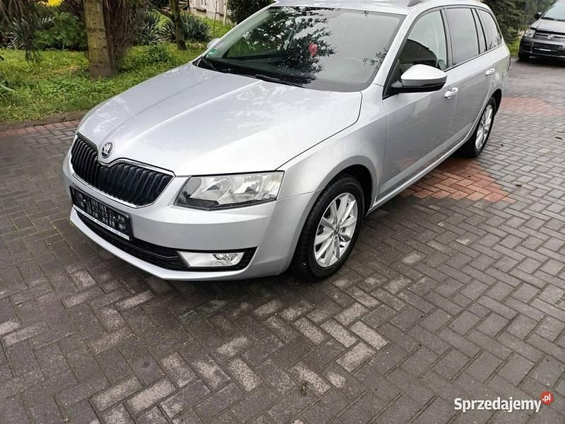 Srebrny (metalik) Używany 2016 Skoda Octavia Sedan/Limuzyna | 32 800 zł (Dobra cena) - Obraz 1/4