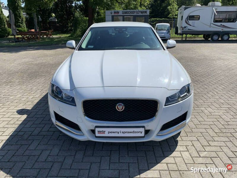 Biały (metalik) Używany 2017 Jaguar XF Sedan/Limuzyna | 129 899 zł - Obraz 1/4
