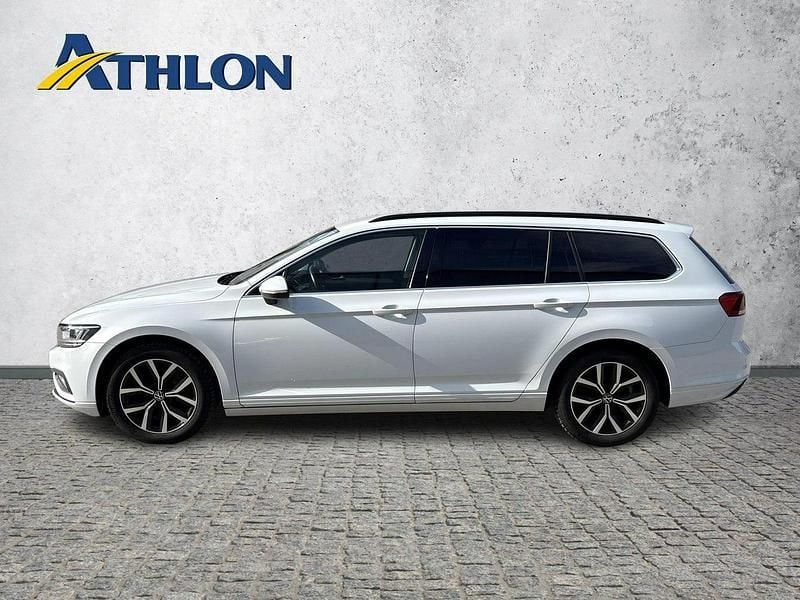 Używany VW Passat 150 KM (110 kW) 2023 Biały Kombi