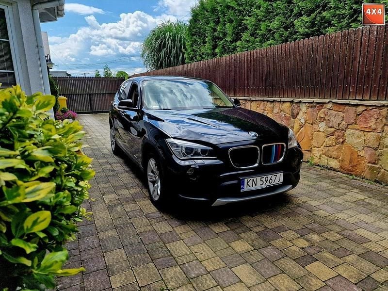 Czarny (metalik) Używany 2014 BMW X1 SUV | 43 999 zł (Uczciwa cena) - Obraz 1/4