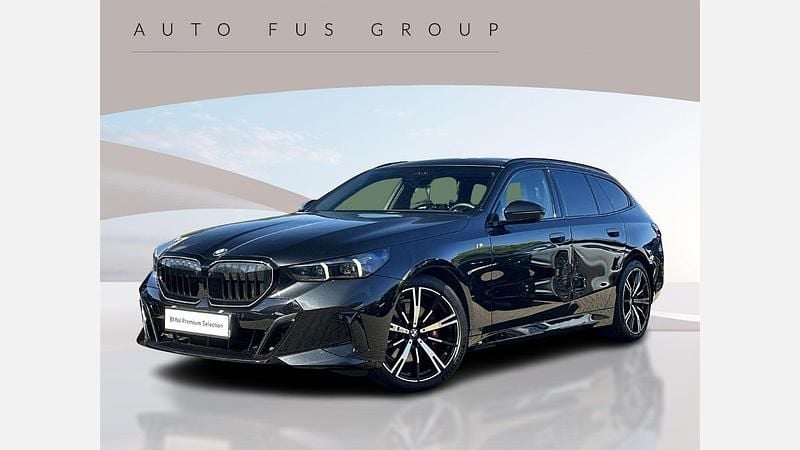 Czarny szafir metalizowany Używany 2025 BMW 520 Comfort Edition Kombi | 329 900 zł - Obraz 1/3