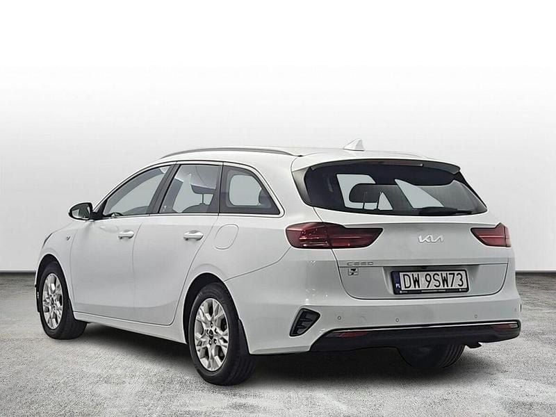 Używany Kia Ceed 160 KM (117 kW) 2022 Biały Hatchback