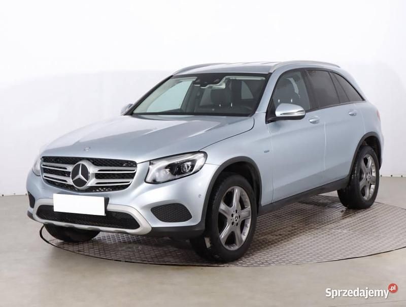 Używany Mercedes GLC350 2017 Srebrny SUV