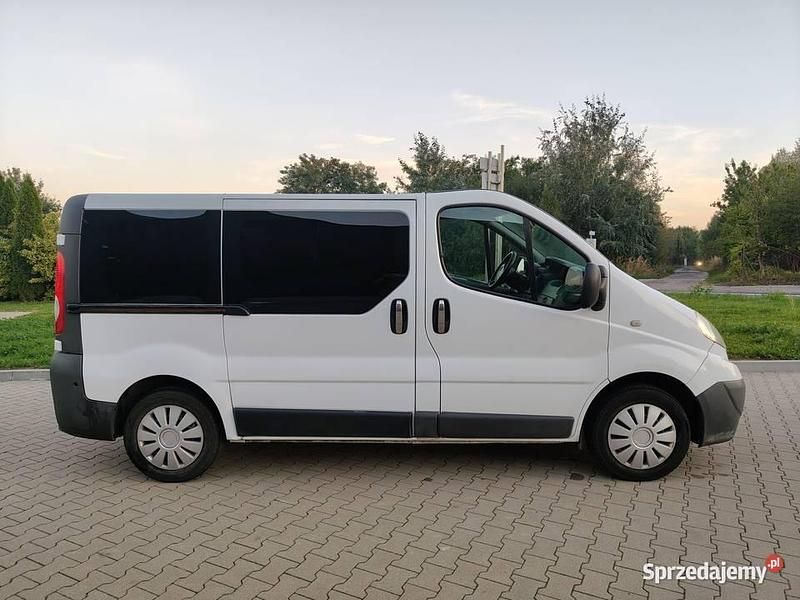 Biały Używany 2010 Opel Vivaro Van | 37 500 zł (Dość drogi) - Obraz 1/4