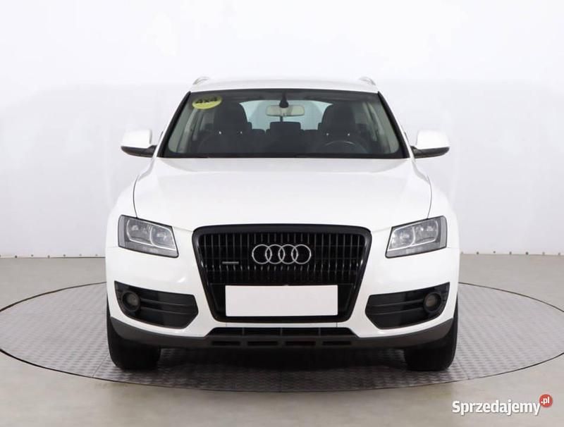 Biały Używany 2010 Audi Q5 SUV | 33 999 zł (Uczciwa cena) - Obraz 1/4