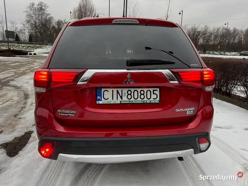Używany Mitsubishi Outlander 150 KM (110 kW) 2016 Czerwony SUV