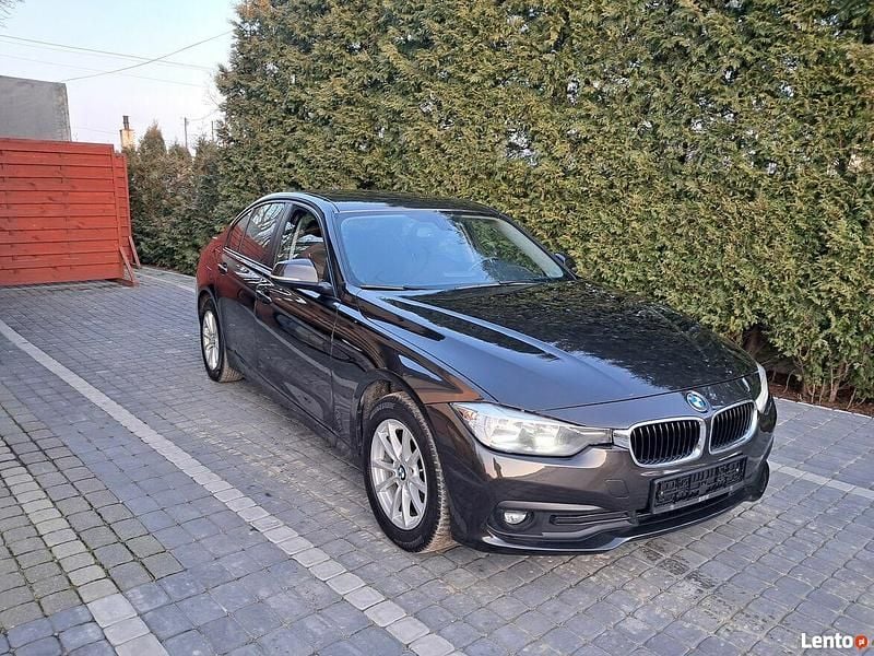 Używany BMW 320 2016 Brązowobeżowy Sedan/Limuzyna