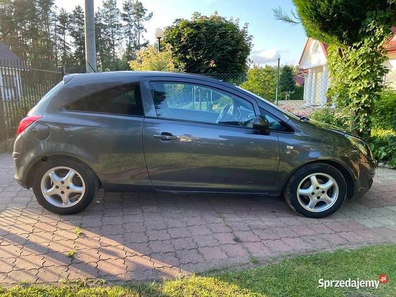 Grafitowy Używany 2010 Opel Corsa Edition Hatchback | 9500 zł (Uczciwa cena) - Obraz 1/4