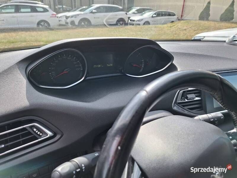 Używany Peugeot 308 120 KM (88 kW) 2017 Biały Hatchback