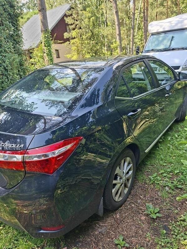 Używany Toyota Corolla 132 KM (97 kW) 2015 Inny kolor Sedan/Limuzyna