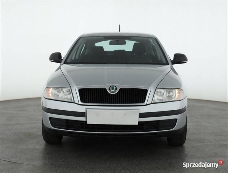 Srebrny Używany 2012 Skoda Octavia Hatchback | 16 999 zł (Dobra cena) - Obraz 1/4