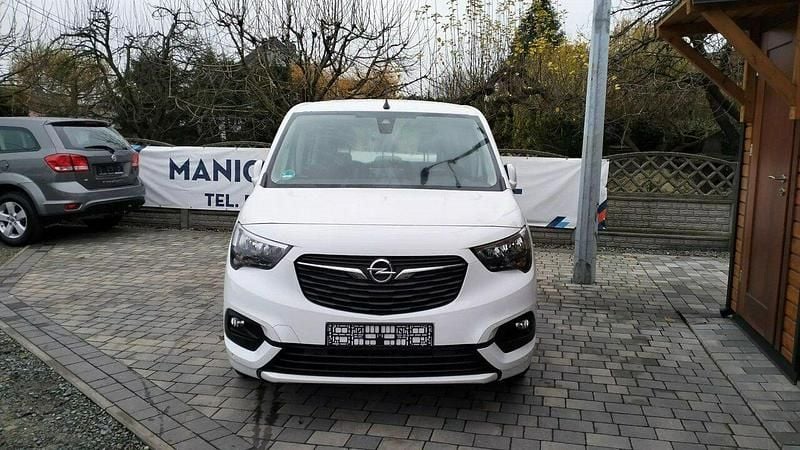 Używany Opel Combo 130 KM (95 kW) 2020 Biały Minivan