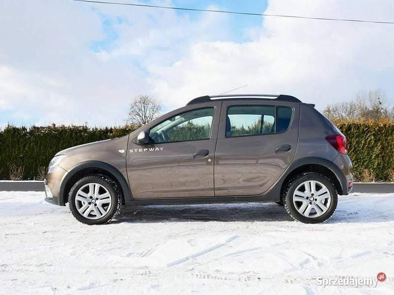 Brązowy Używany 2016 Dacia Sandero Stepway SUV | 23 700 zł (Dobra cena) - Obraz 1/4