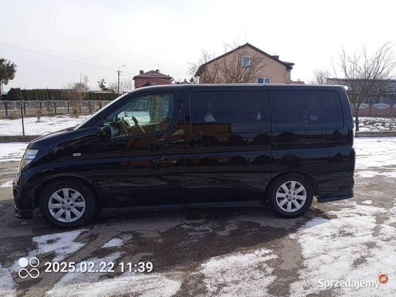 Używany 2003 Nissan Elgrand Minivan | 40 000 zł - Obraz 1/4