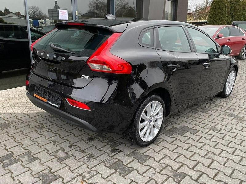 Używany Volvo V40 120 KM (88 kW) 2016 Czarny Hatchback