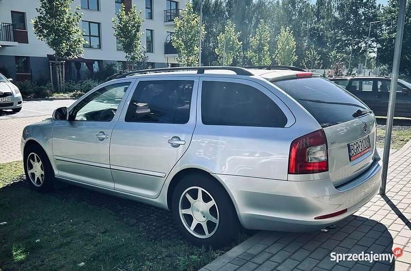 Używany Skoda Octavia 105 KM (77 kW) 2010 Srebrny Kombi