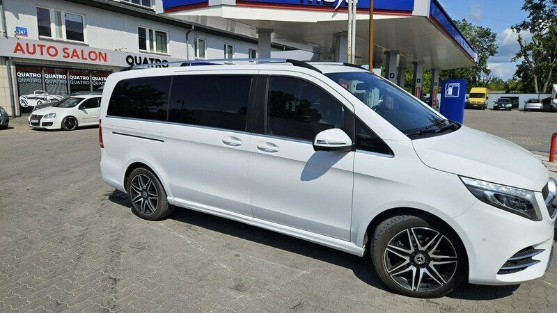 Biały (metalik, perła) Używany 2019 Mercedes V300 Minivan | 253 000 zł - Obraz 1/4