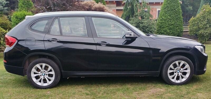 Czarny Używany 2014 BMW X1 SUV | 43 900 zł (Dobra cena) - Obraz 1/4