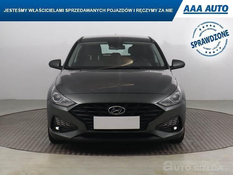Używany Hyundai i30 120 KM (88 kW) 2022 Srebrny
