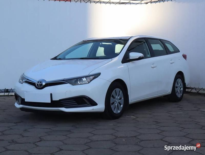 Używany Toyota Auris 99 KM (72 kW) 2017 Biały Hatchback