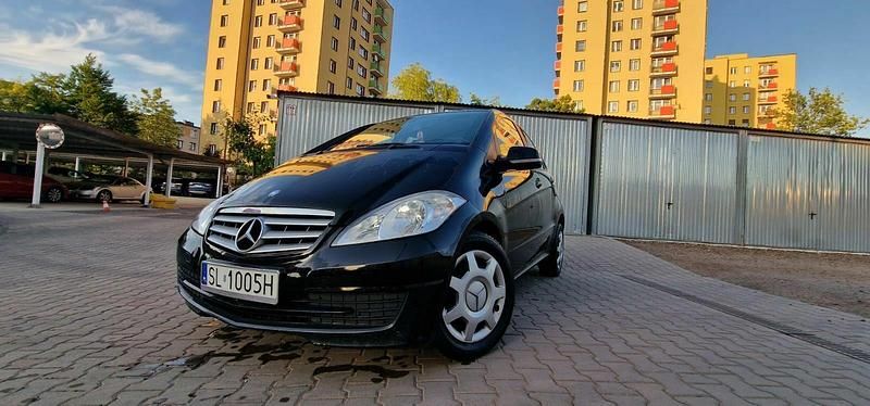 Czarny Używany 2009 Mercedes A180 Hatchback | 11 900 zł (Dość drogi) - Obraz 1/4