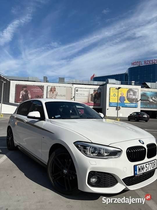 Biały Używany 2018 BMW 118 M Sport Hatchback | 68 000 zł (Super Cena) - Obraz 1/4