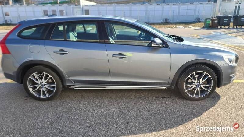 Używany 2015 Volvo V60 CC Kombi | 75 500 zł - Obraz 1/4