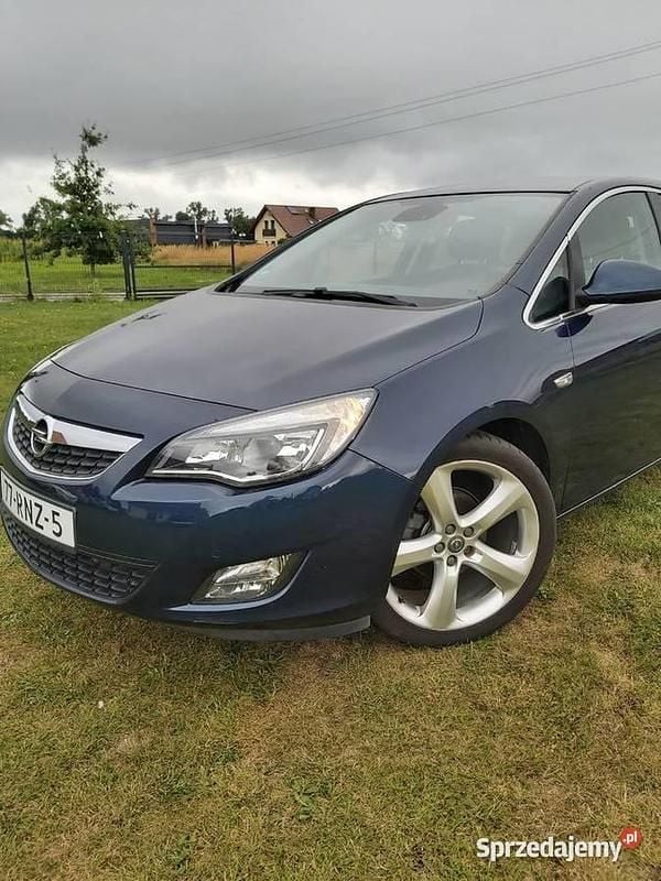 Niebieski Używany 2011 Opel Astra Cosmo Hatchback | 19 950 zł (Dobra cena) - Obraz 1/4