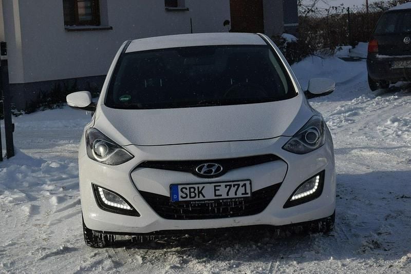 Używany Hyundai i30 100 KM (73 kW) 2015 Biały Hatchback