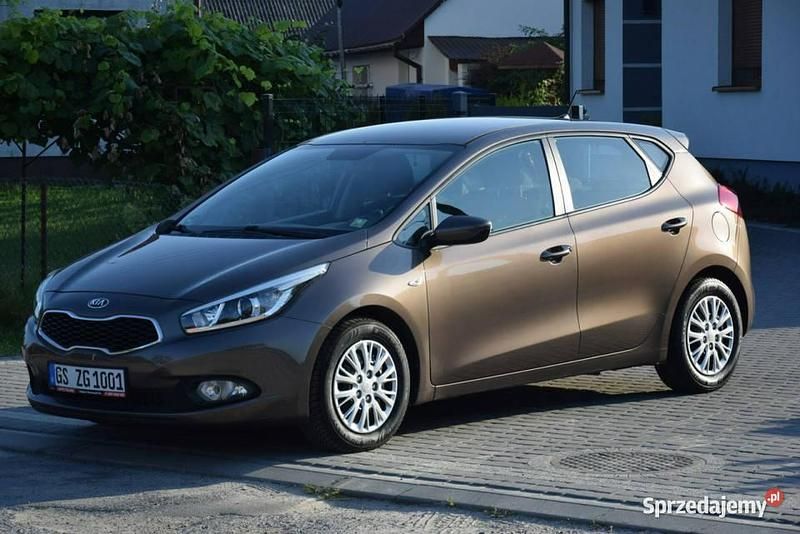 Brązowy (metalik) Używany 2013 Kia Ceed 2 Hatchback | 31 900 zł (Uczciwa cena) - Obraz 1/4