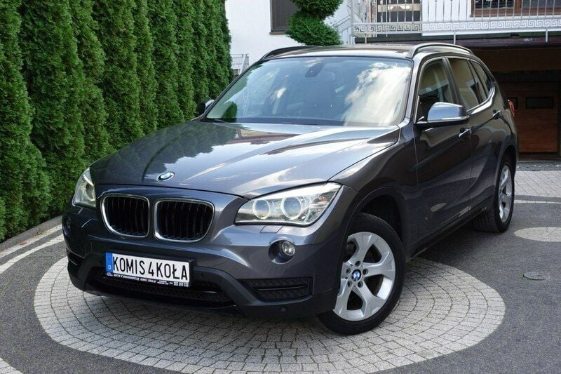 Szary Używany 2013 BMW X1 SUV | 39 900 zł (Dobra cena) - Obraz 1/4
