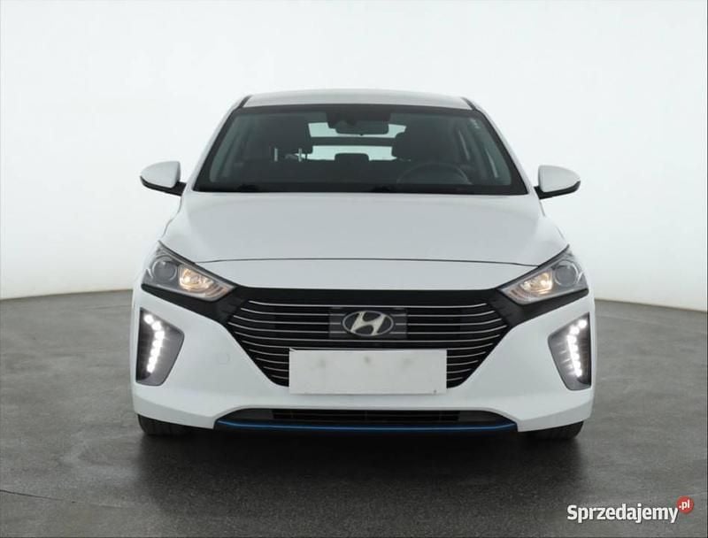 Biały Używany 2017 Hyundai Ioniq Sedan/Limuzyna | 54 499 zł (Dobra cena) - Obraz 1/4