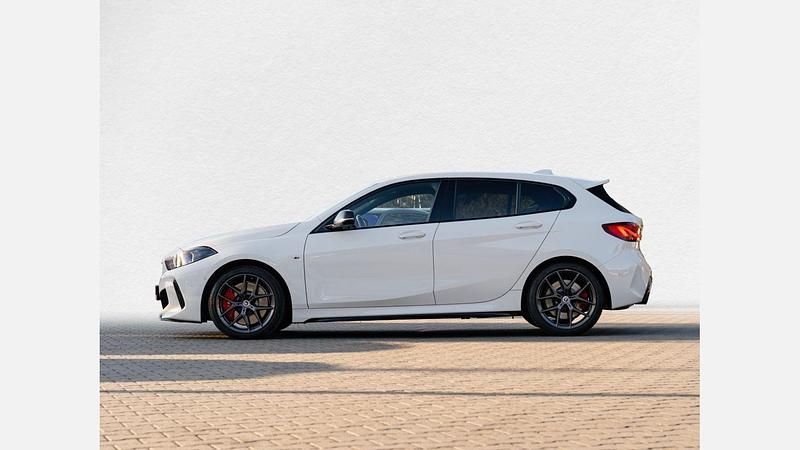 Używany BMW M135 M Performance 306 KM (225 kW) 2022 Biel alpejska Hatchback