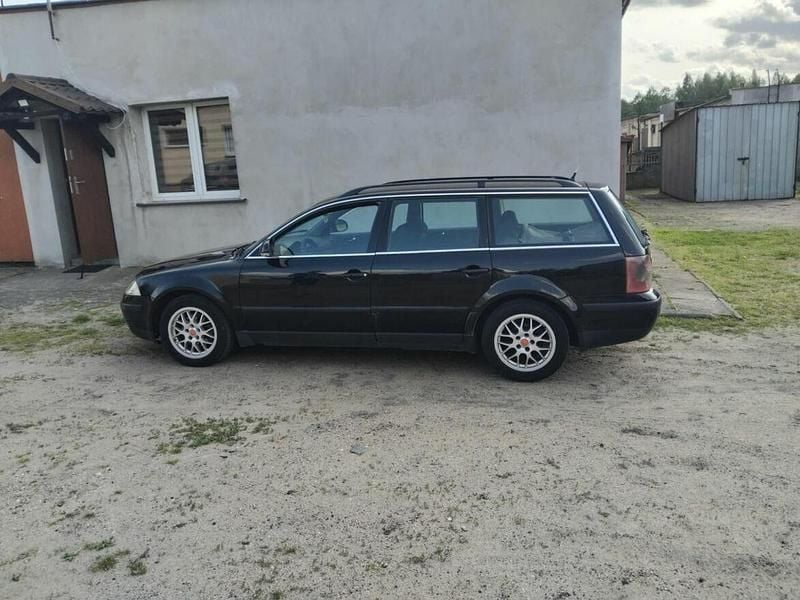 Czarny Używany 2005 VW Passat Kombi | 4950 zł (Uczciwa cena) - Obraz 1/4