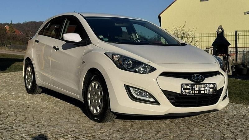 Używany Hyundai i30 100 KM (73 kW) 2012 Biały Hatchback