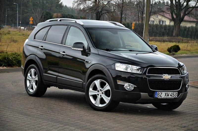 Czarny (metalik, perła) Używany 2011 Chevrolet Captiva SUV | 32 900 zł (Uczciwa cena) - Obraz 1/4
