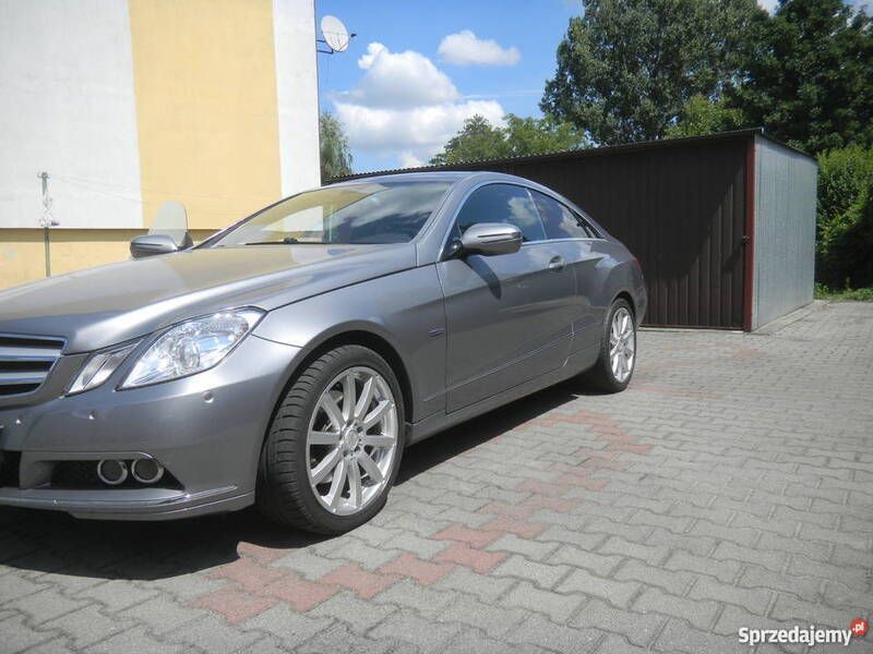 Beżowy Używany 2009 Mercedes E350 Coupe | 55 000 zł - Obraz 1/4