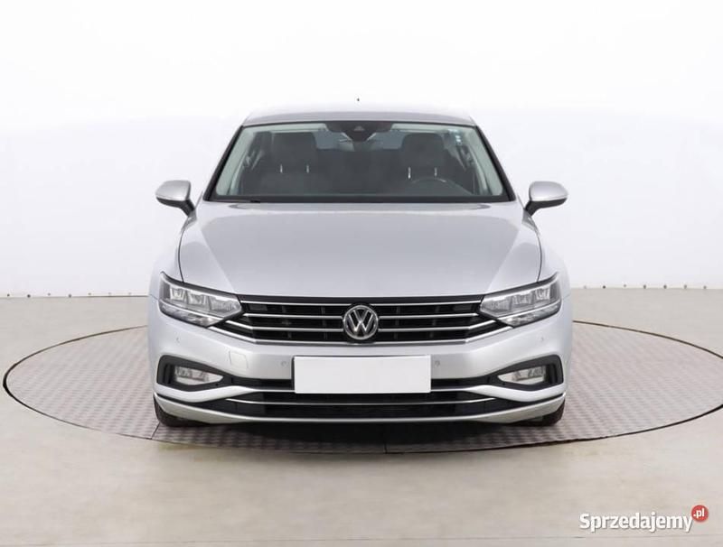 Używany VW Passat 150 KM (110 kW) 2019 Srebrny Sedan/Limuzyna