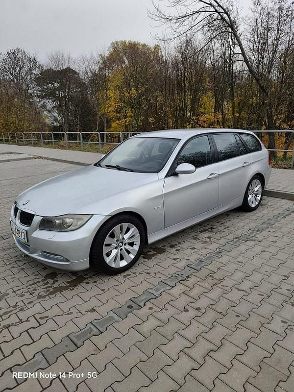 Srebrny (metalik) Używany 2006 BMW 320 Kombi | 9999 zł (Super Cena) - Obraz 1/4