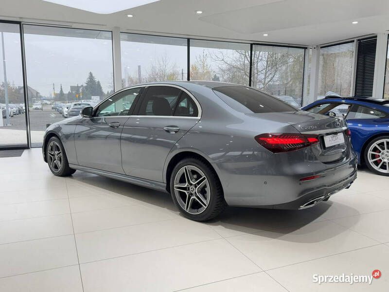Szary (metalik) Używany 2021 Mercedes E220 Avantgarde Sedan/Limuzyna | 169 900 zł (Dość drogi) - Obraz 1/4