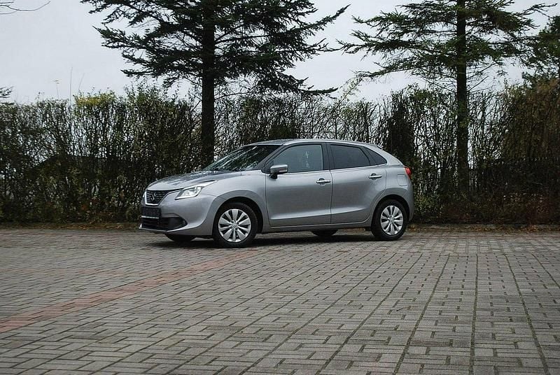 Szary (metalik) Używany 2016 Suzuki Baleno Hatchback | 29 900 zł (Dość drogi) - Obraz 1/4