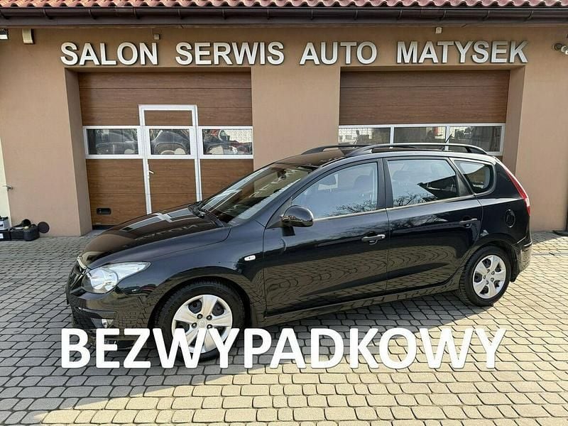 Używany Hyundai i30 109 KM (80 kW) 2011 Czarny Kombi